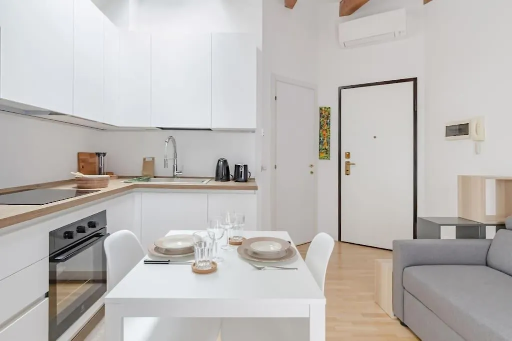 Apartment Rovetta 14 - Milan City - By Host4U