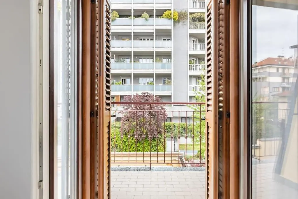 Rovetta 14 - Milan City - By Host4U 0*,  Italy